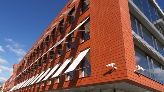 
										Tende za balkone z zaščito pred soncem
																						