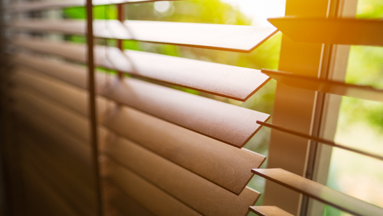 
										Lesene žaluzije s trakovi
																						